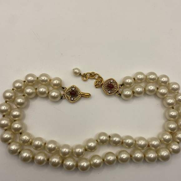 Vintage Chanel Two Strand Pearl 12mm Necklace W/Gripoix Clap - Picture 9 of 14